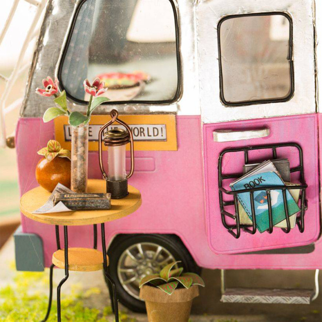 Set pentru creativitate, Roombox „Happy Camper” cu LED