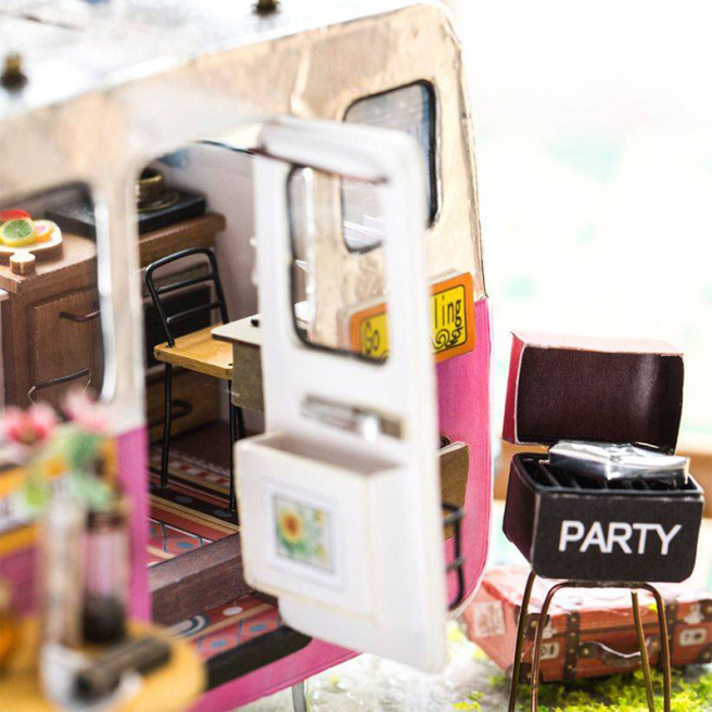 Set pentru creativitate, Roombox „Happy Camper” cu LED
