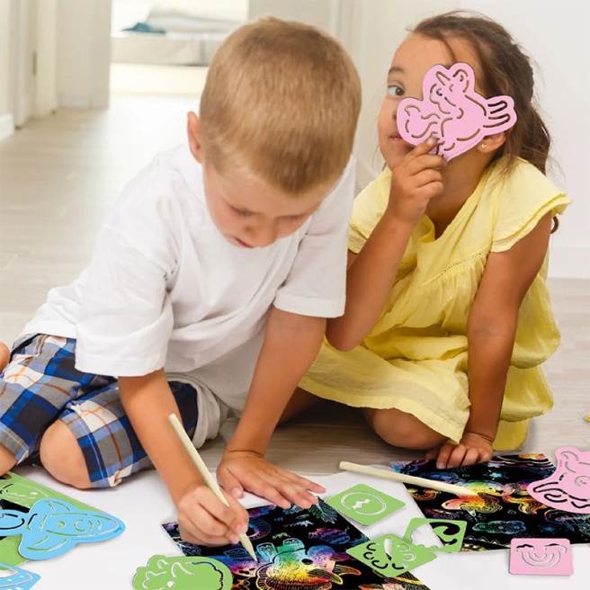 Set de carduri scratch cu șabloane, Dinozauri